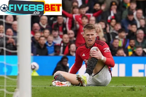 McTominay dính chấn thương sau trận hòa 