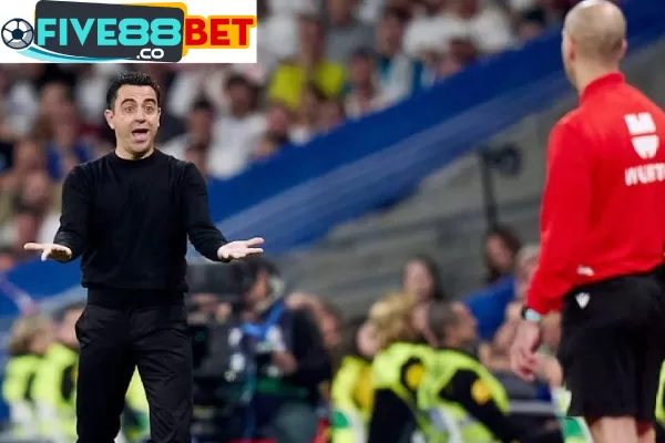 HLV Xavi đổ lỗi cho trọng tài, khẳng định Barcelona xứng đáng thắng