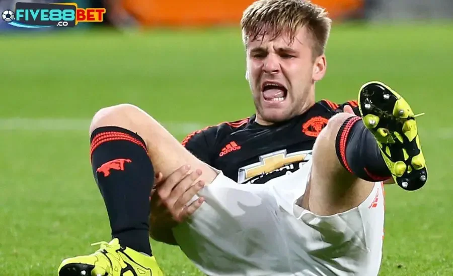 Luke Shaw chạy đua để kịp hồi phục trước Euro